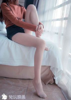 两位女王圣水调教小刚